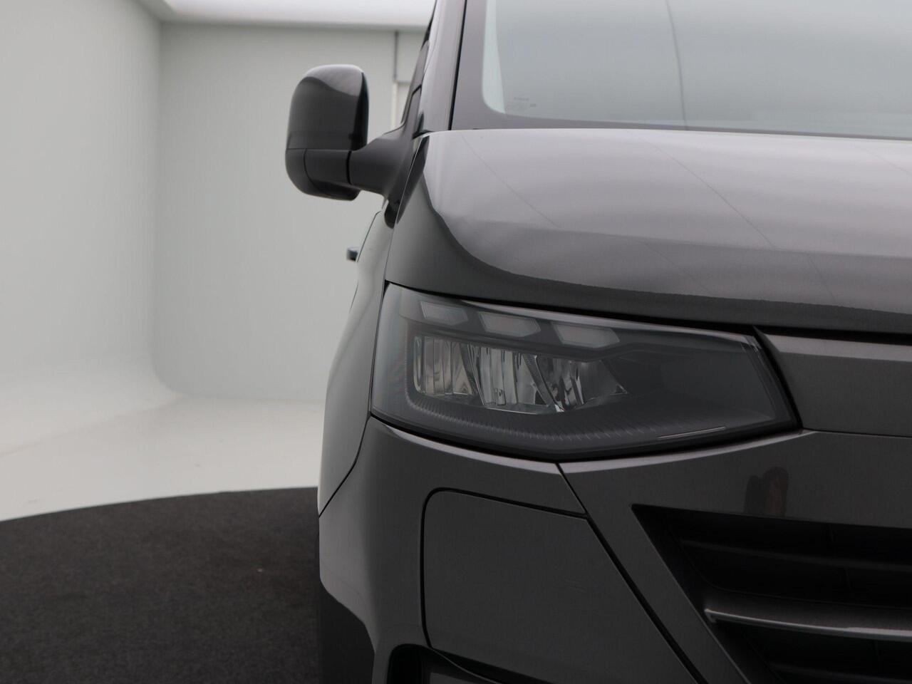 Volkswagen E-Transporter Bedrijfswagens Life L1 218 pk | Achterdeuren | Bumpers in kleur | Bijrijdersstoel | 5 jaar gratis onderhoud | Trekhaak | 8 jaar garantie op de accu |