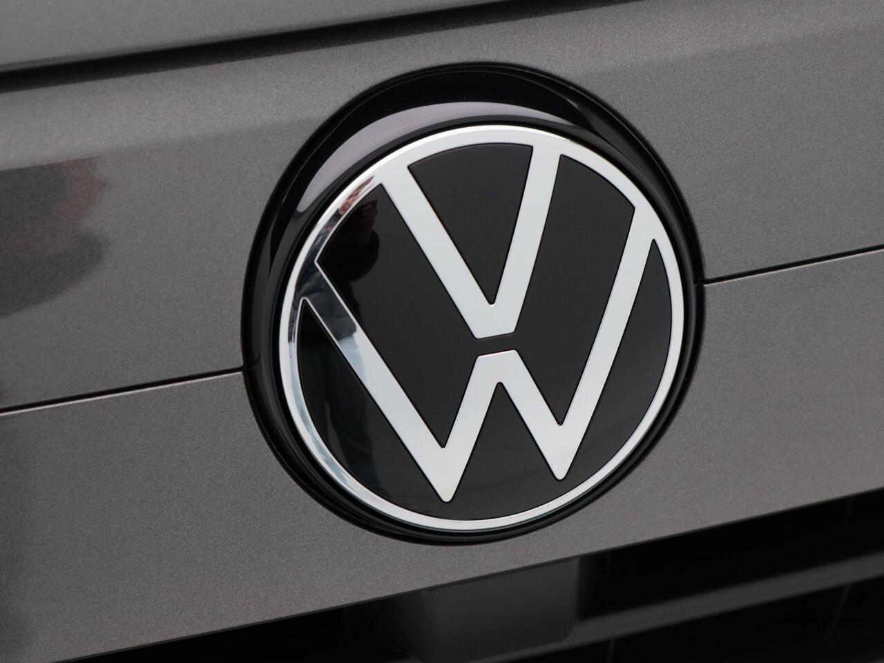 Volkswagen E-Transporter Bedrijfswagens Life L1 218 pk | Achterdeuren | Bumpers in kleur | Bijrijdersstoel | 5 jaar gratis onderhoud | Trekhaak | 8 jaar garantie op de accu |