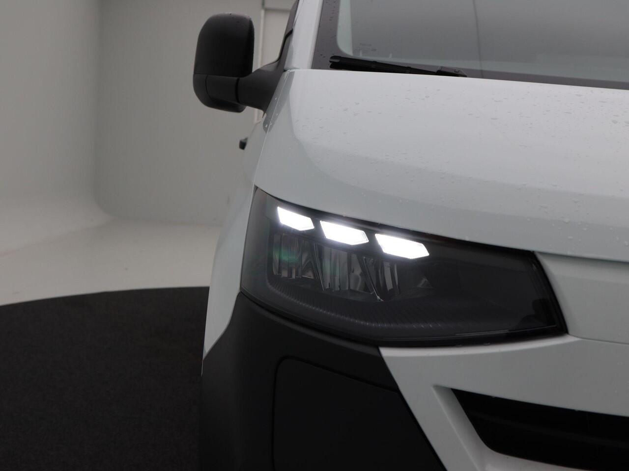 Volkswagen E-Transporter Bedrijfswagens Bestelwagen L2 218 pk | Achterdeuren | trekhaak | bijrijdersbank | 5 jaar gratis onderhoud | 8 jaar garantie op de accu |