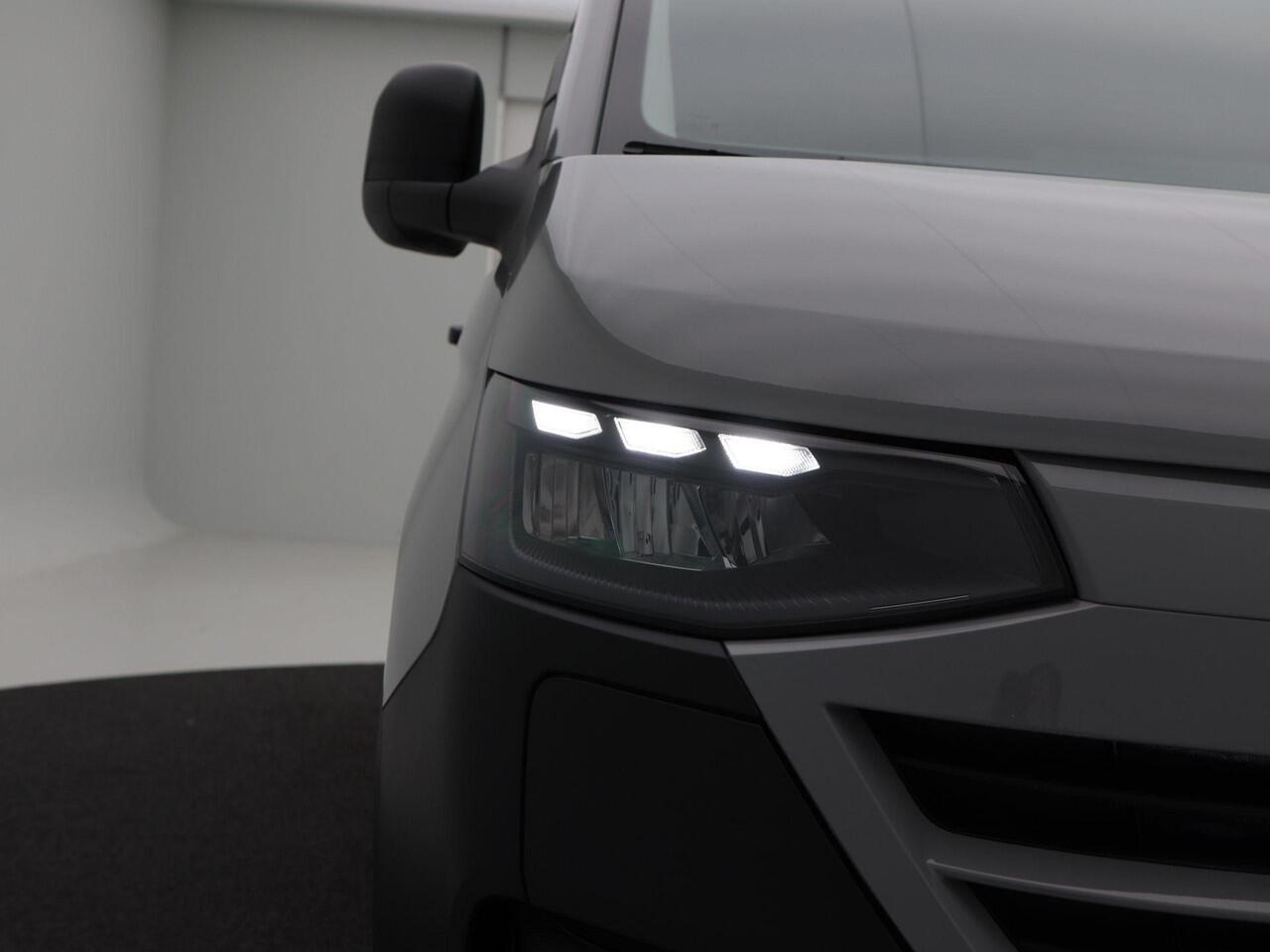 Volkswagen E-Transporter Bedrijfswagens Bestelwagen L1 136 pk | Trekhaak | bijrijdersbank | Achterdeuren | 5 jaar gratis onderhoud | 8 jaar garantie op accu |