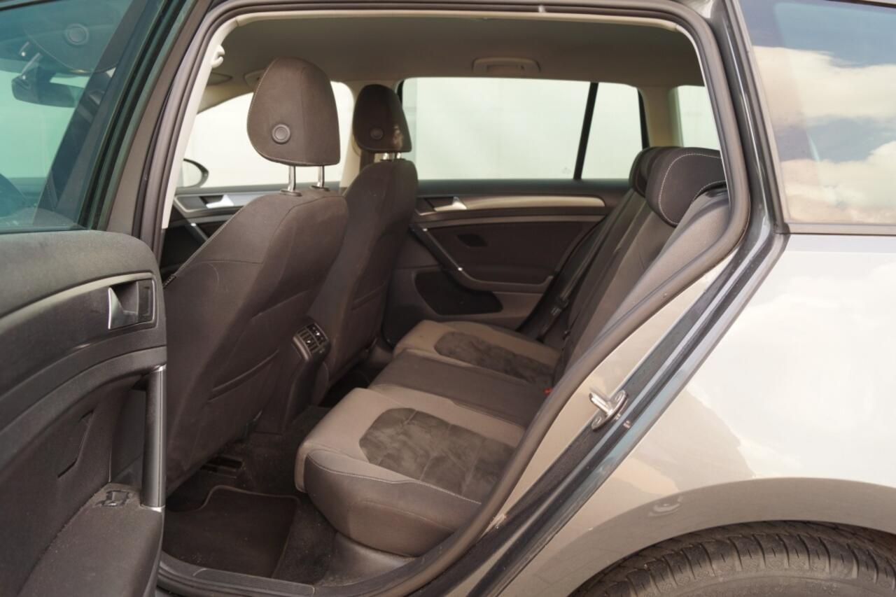 Volkswagen GOLF Variant 1.6 TDI DSG Highline Business R-Line