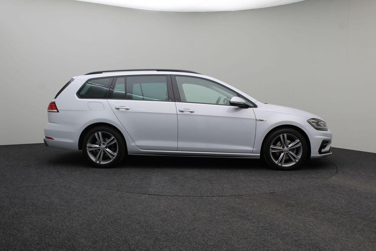 Volkswagen GOLF Variant 1.5 TSI Highline Business R-Line 2018 Panoramadak | Carplay | Virtual dashboard | DSG | Navigatie | Xenon LED | Massagestoel | Alcantara | Bluetooth | PDC | Stoelverwarming | Dealeronderhouden