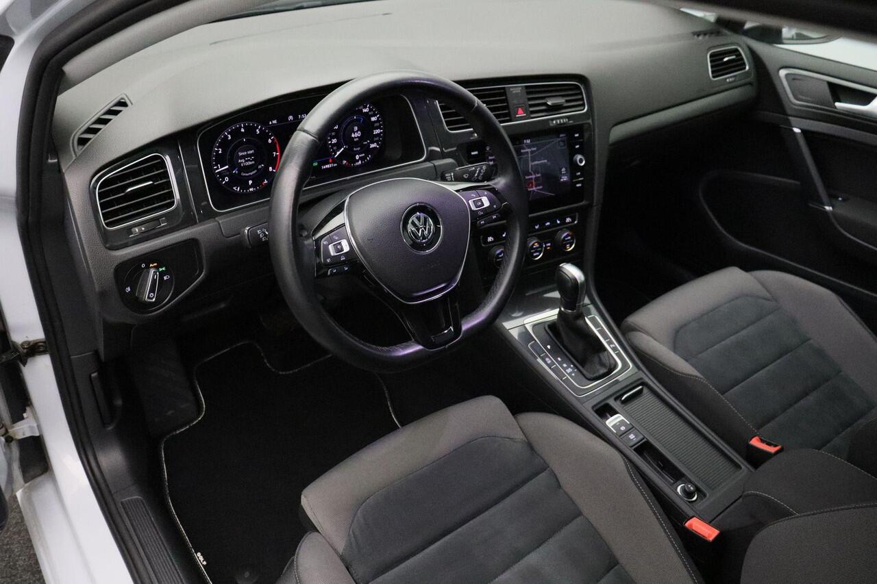 Volkswagen GOLF Variant 1.5 TSI Highline Business R-Line 2018 Panoramadak | Carplay | Virtual dashboard | DSG | Navigatie | Xenon LED | Massagestoel | Alcantara | Bluetooth | PDC | Stoelverwarming | Dealeronderhouden