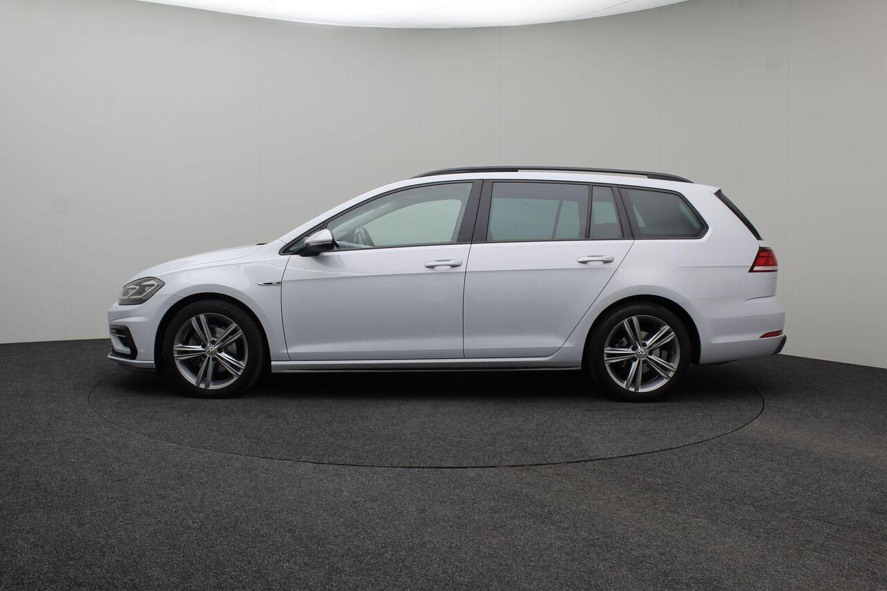 Volkswagen GOLF Variant 1.5 TSI Highline Business R-Line 2018 Panoramadak | Carplay | Virtual dashboard | DSG | Navigatie | Xenon LED | Massagestoel | Alcantara | Bluetooth | PDC | Stoelverwarming | Dealeronderhouden