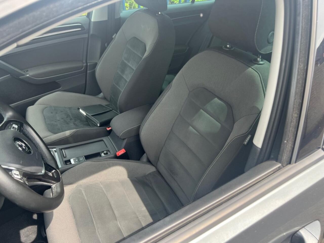 Volkswagen GOLF 1.4 TSI HL BNS R NAVI PDC V+A XENON LED