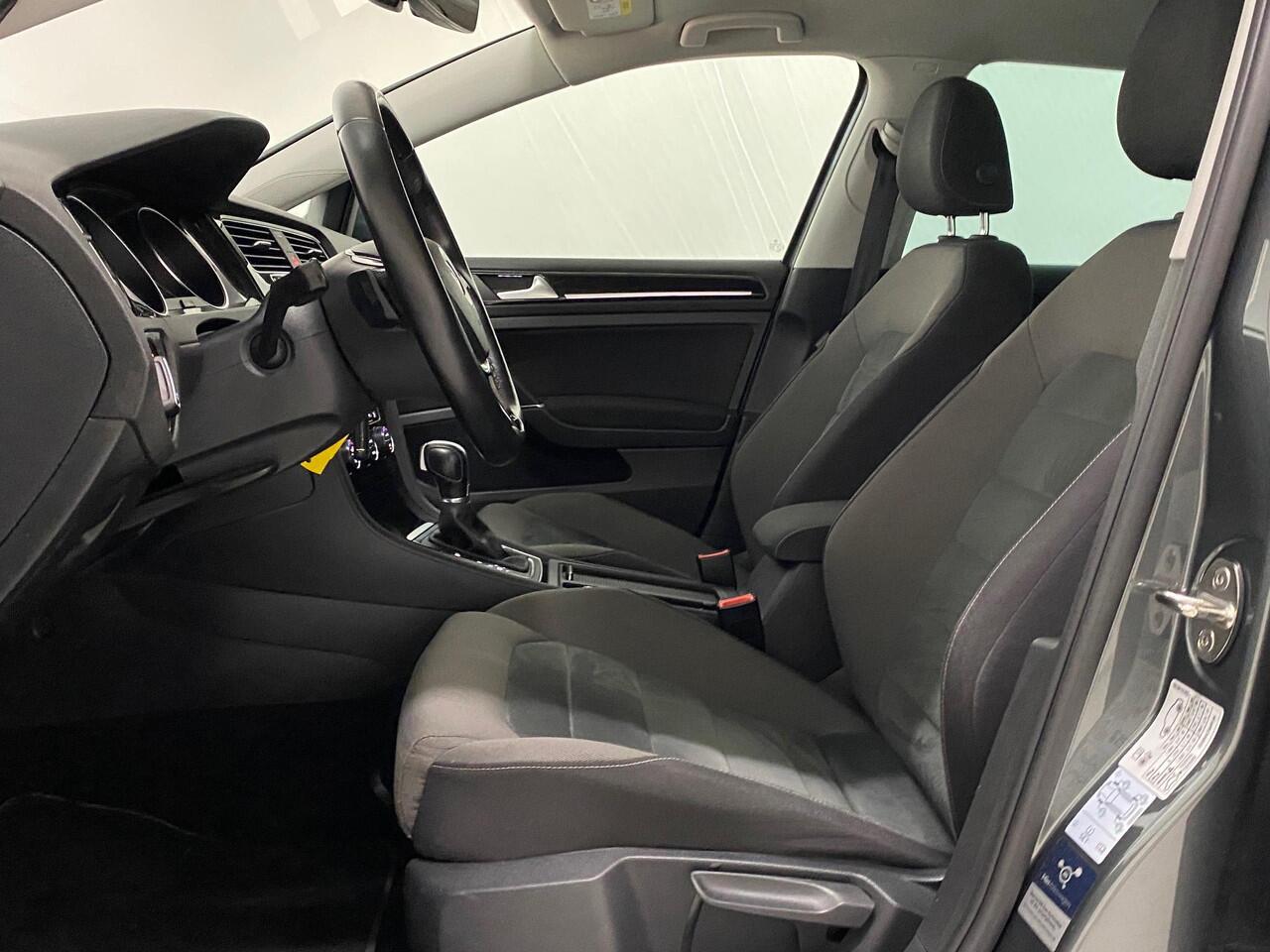 Volkswagen GOLF Variant 1.5 TSI Highline Navigatie Trekhaak Camera App-connect Privacyglas 17inchLM