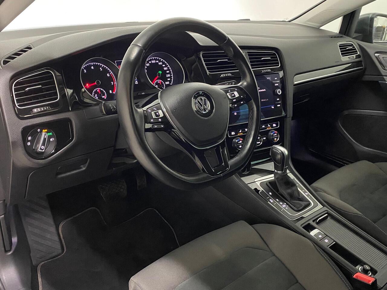 Volkswagen GOLF Variant 1.5 TSI Highline Navigatie Trekhaak Camera App-connect Privacyglas 17inchLM