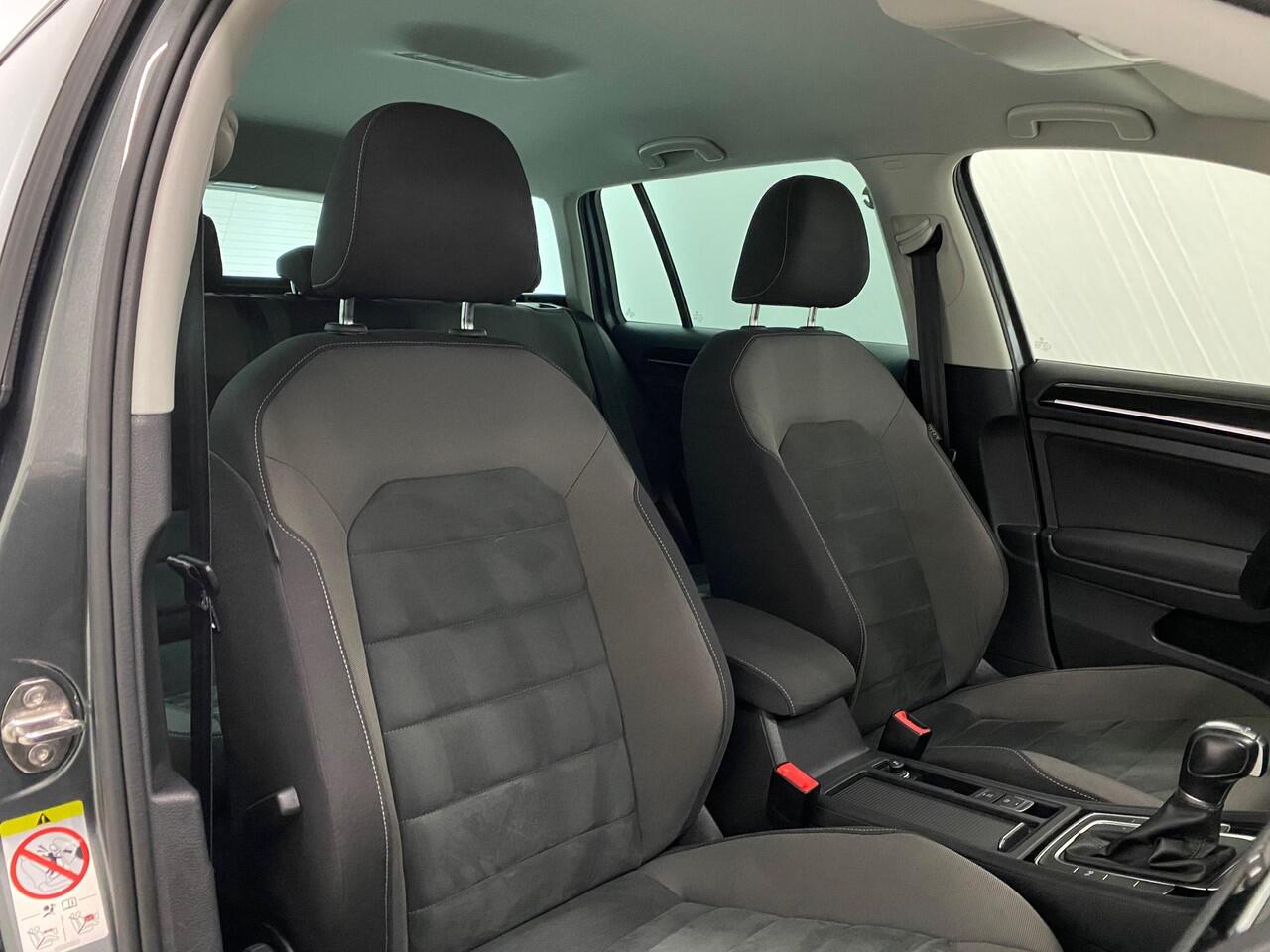 Volkswagen GOLF Variant 1.5 TSI Highline Navigatie Trekhaak Camera App-connect Privacyglas 17inchLM