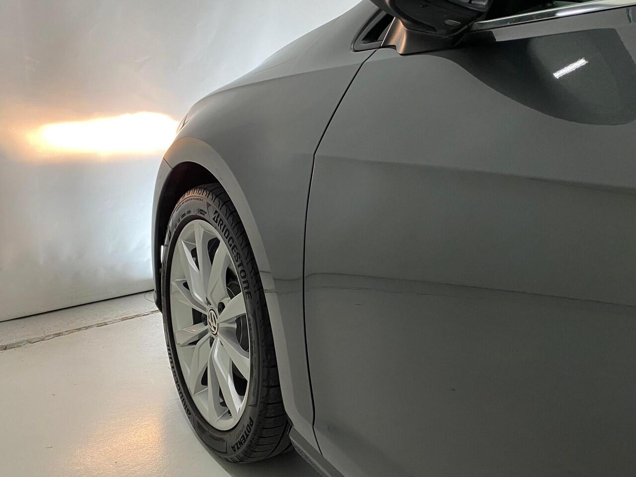 Volkswagen GOLF Variant 1.5 TSI Highline Navigatie Trekhaak Camera App-connect Privacyglas 17inchLM