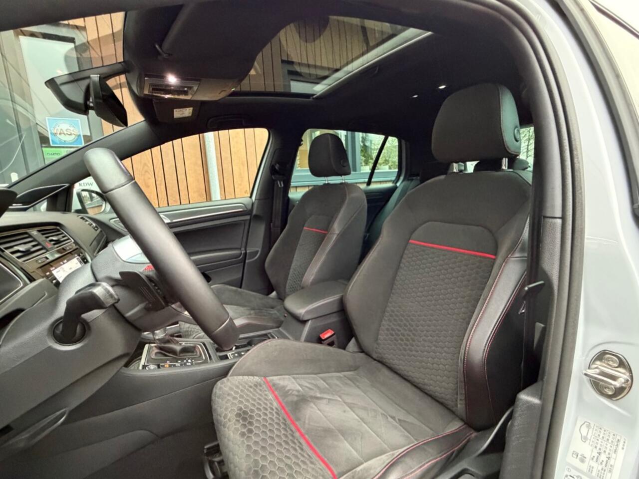 Volkswagen GOLF 2.0 TSI GTI PERF. Pano Honeyco. Camera 19'' Dynaudio Ori NL!