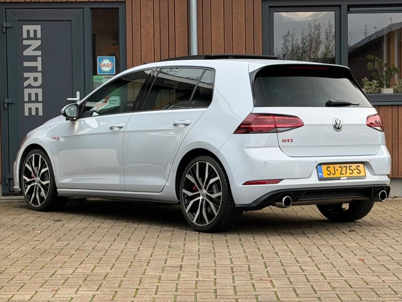 Volkswagen GOLF 2.0 TSI GTI PERF. Pano Honeyco. Camera 19'' Dynaudio Ori NL!