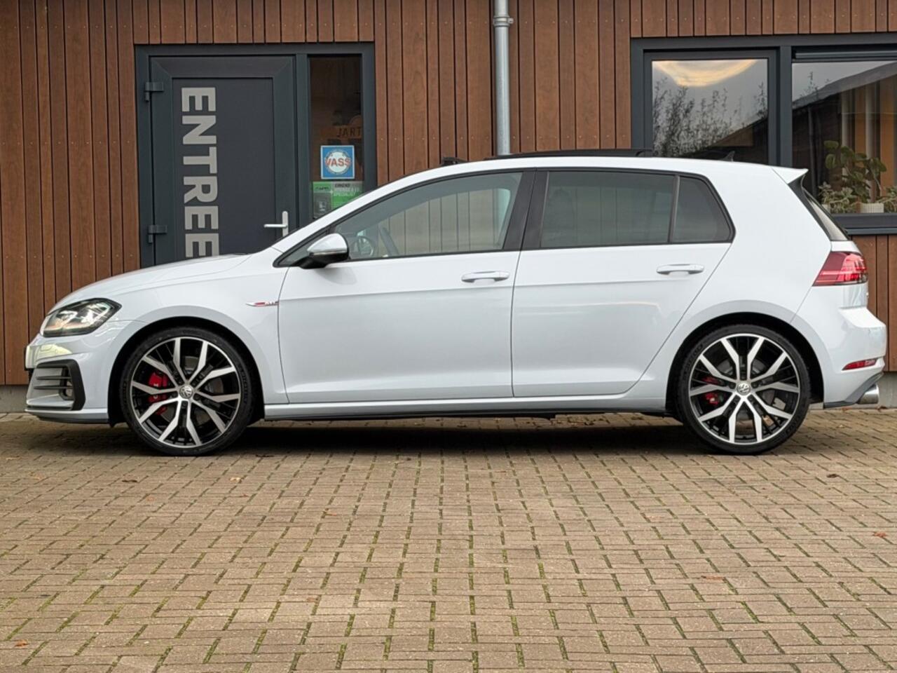 Volkswagen GOLF 2.0 TSI GTI PERF. Pano Honeyco. Camera 19'' Dynaudio Ori NL!