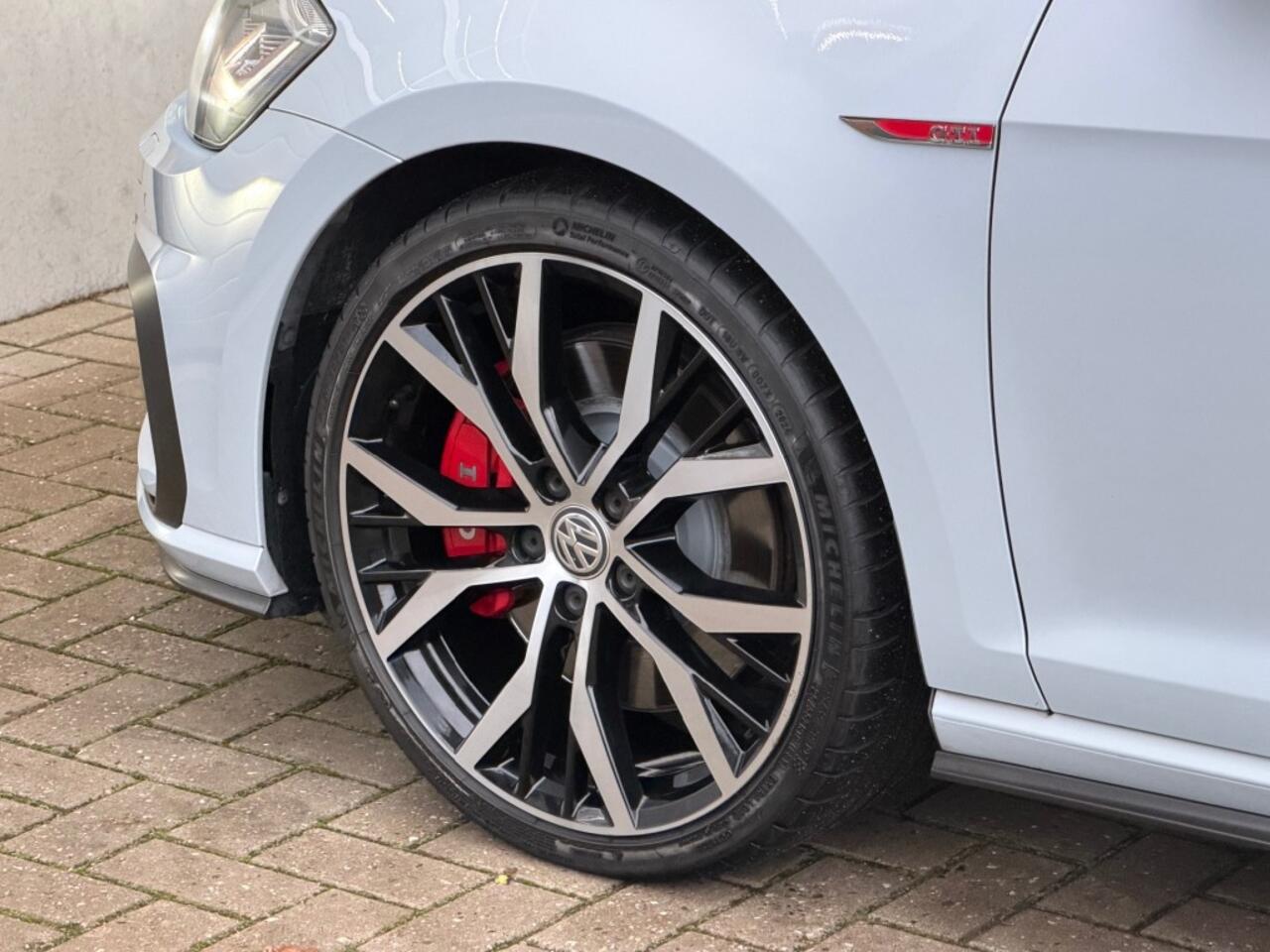 Volkswagen GOLF 2.0 TSI GTI PERF. Pano Honeyco. Camera 19'' Dynaudio Ori NL!