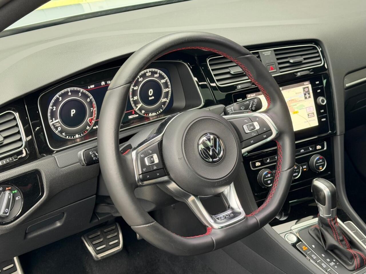 Volkswagen GOLF 2.0 TSI GTI PERF. Pano Honeyco. Camera 19'' Dynaudio Ori NL!