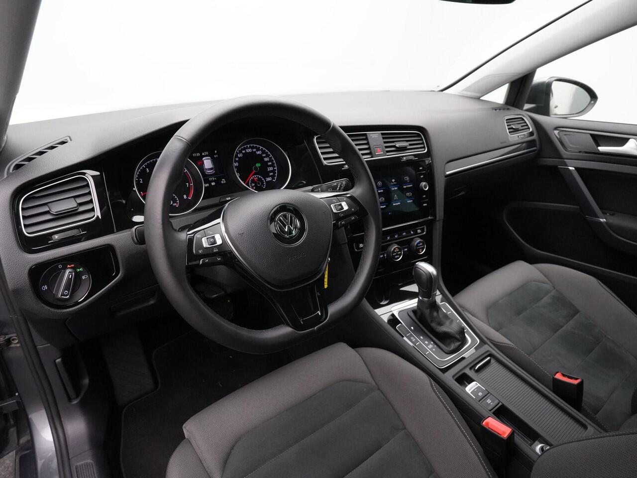 Volkswagen GOLF 1.5 TSI 150 pk DSG Highline Business R / R-Line | Navigatie | Stoelverwarming | Adaptive Cruise | Parkeersensoren voor/achter