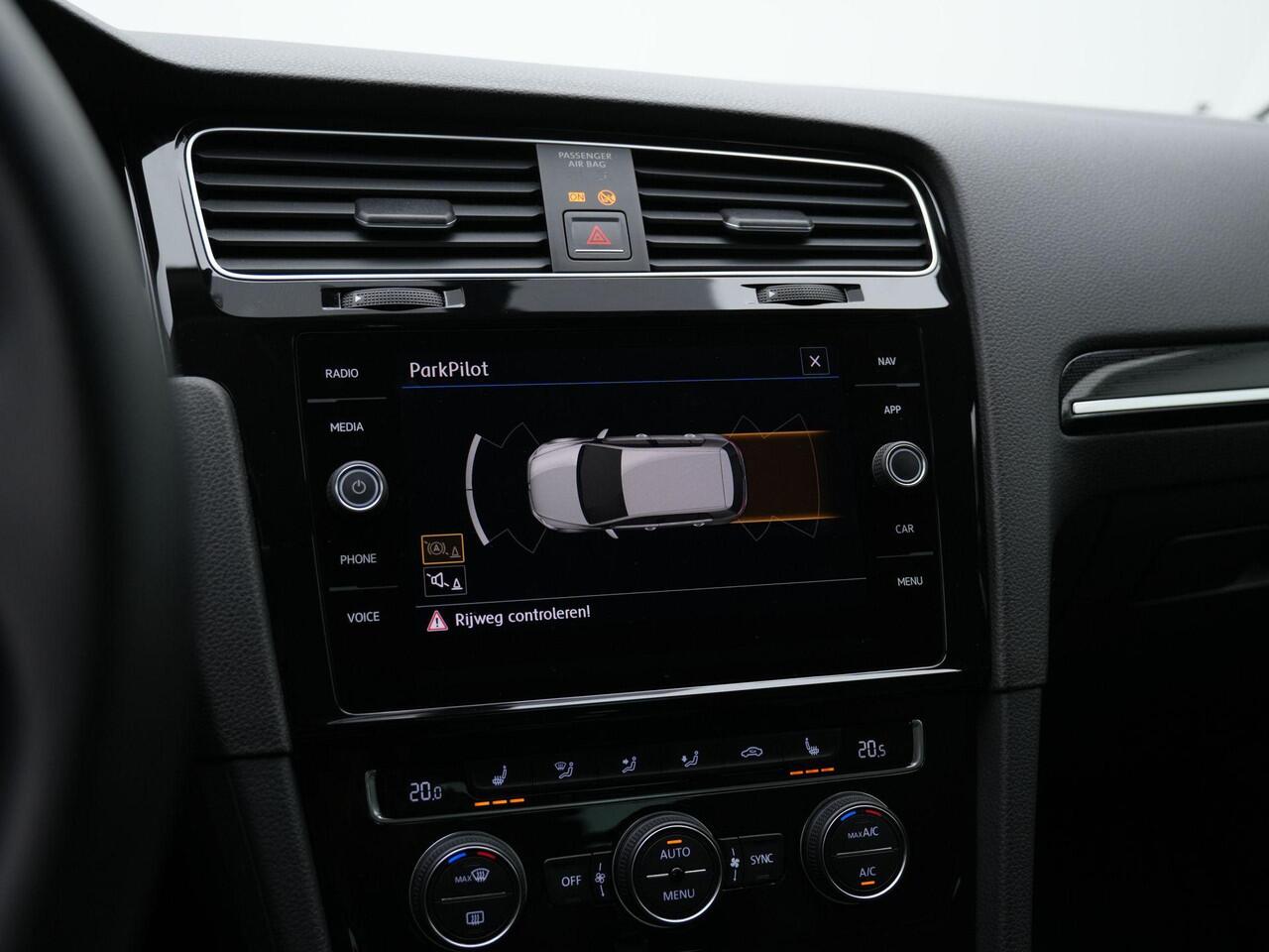 Volkswagen GOLF 1.5 TSI 150 pk DSG Highline Business R / R-Line | Navigatie | Stoelverwarming | Adaptive Cruise | Parkeersensoren voor/achter