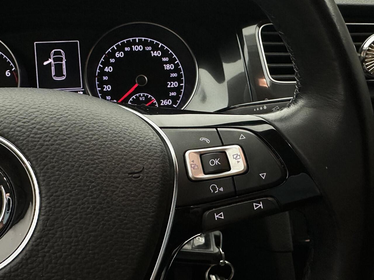 Volkswagen GOLF 1.0 TSI Comfortline Business R Line Stoelvrwm Cruise