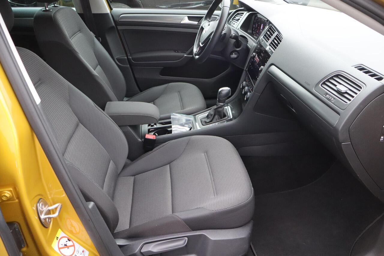 Volkswagen GOLF 1.4 TSI Highline Business R Camera, Climate control, Stoelverwarming