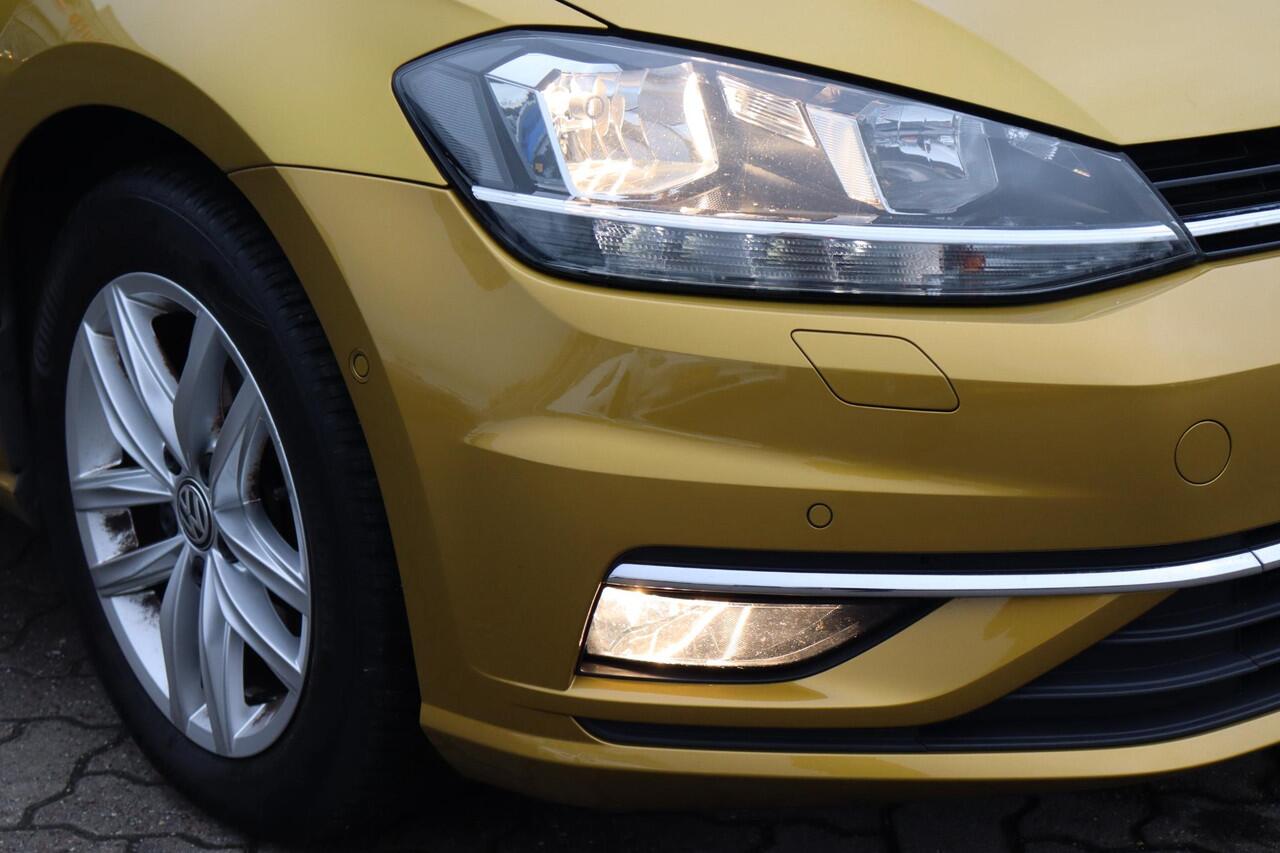 Volkswagen GOLF 1.4 TSI Highline Business R Camera, Climate control, Stoelverwarming