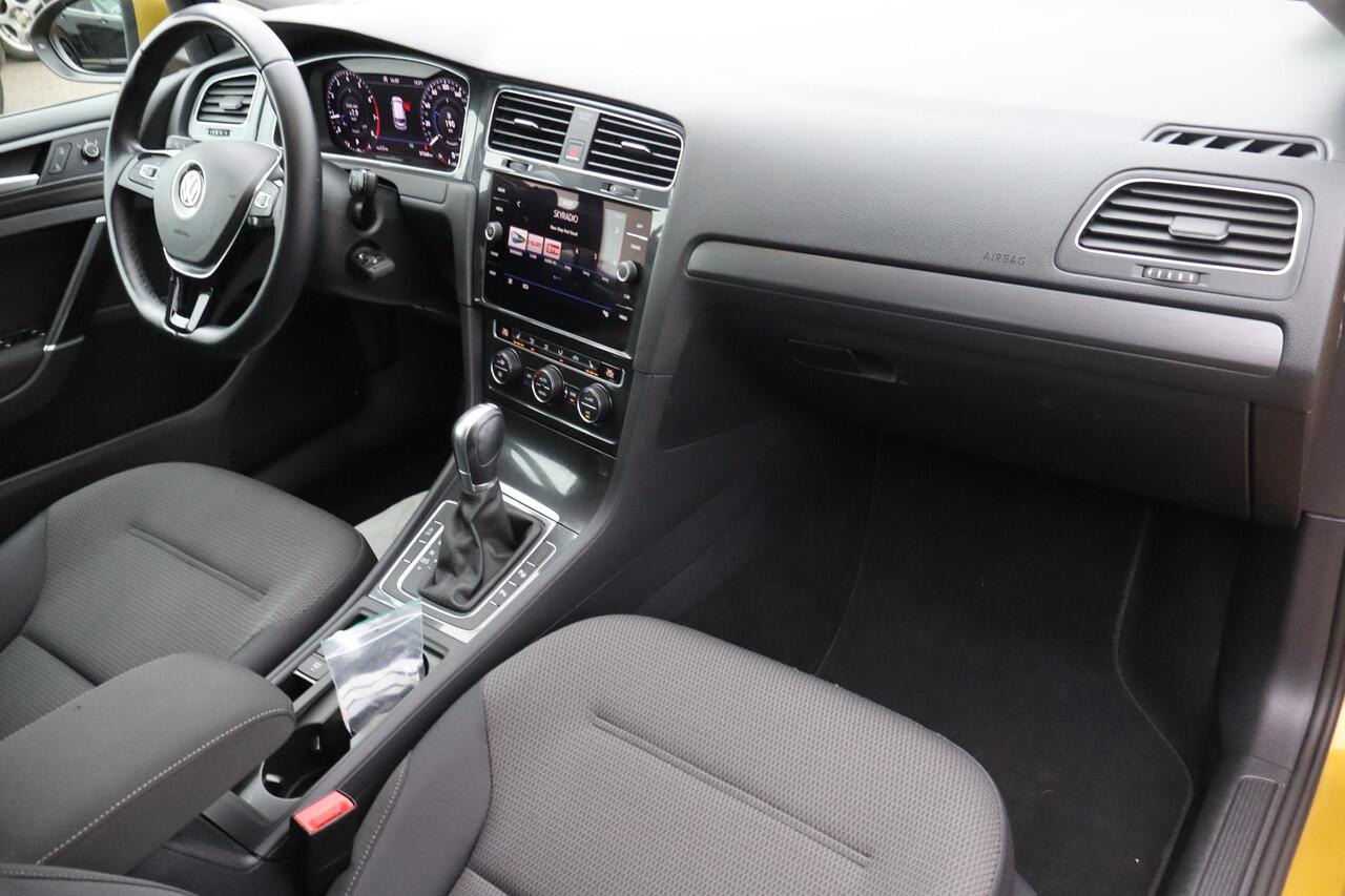 Volkswagen GOLF 1.4 TSI Highline Business R Camera, Climate control, Stoelverwarming