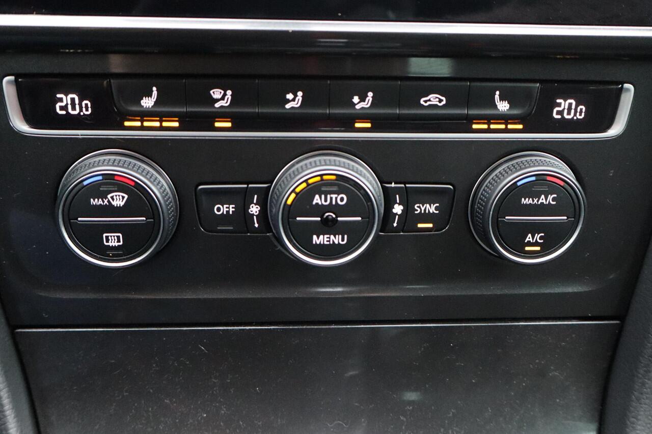 Volkswagen GOLF 1.4 TSI Highline Business R Camera, Climate control, Stoelverwarming