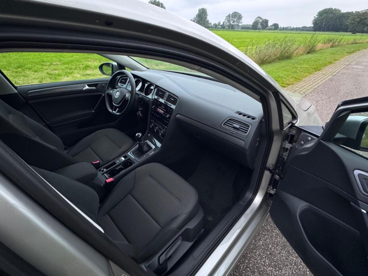 Volkswagen GOLF 1.0 TSI / COMFORTLINE / DAB / 18 INCH / CAMERA / 2019 / BTW