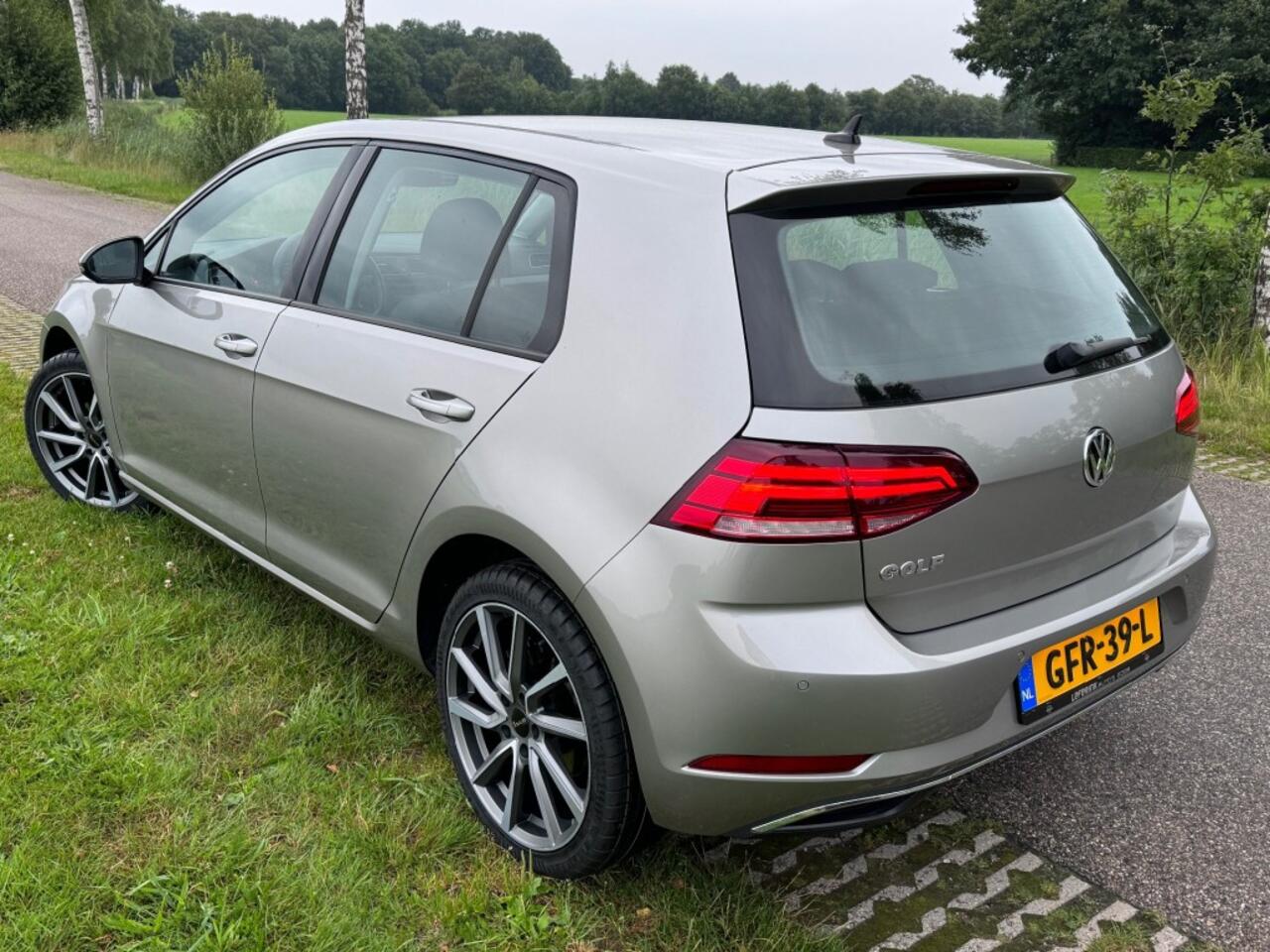 Volkswagen GOLF 1.0 TSI / COMFORTLINE / DAB / 18 INCH / CAMERA / 2019 / BTW