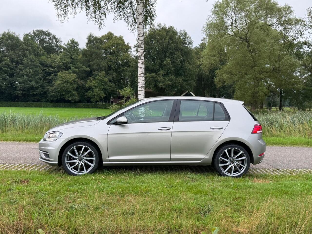 Volkswagen GOLF 1.0 TSI / COMFORTLINE / DAB / 18 INCH / CAMERA / 2019 / BTW