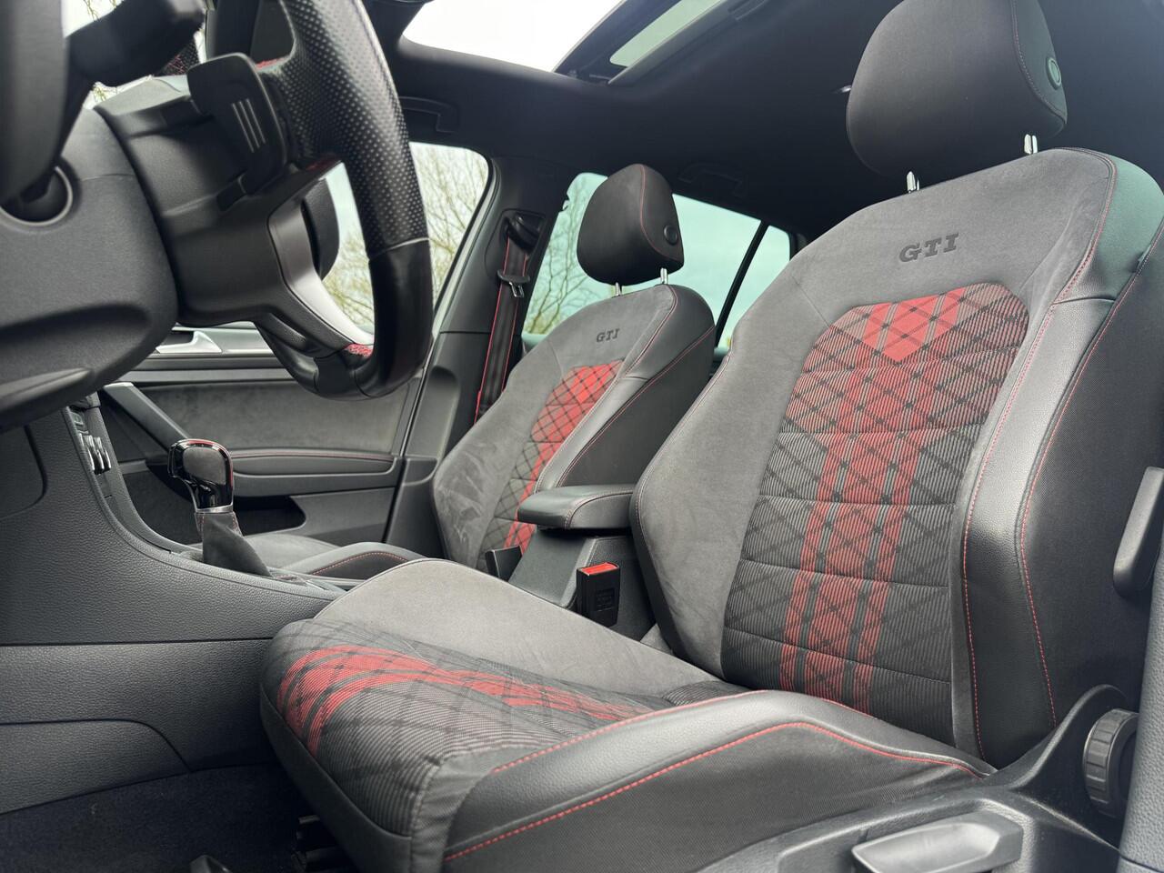 Volkswagen GOLF 2.0 TSI GTI TCR |PANO VIRTUAL CAM CARPLAY