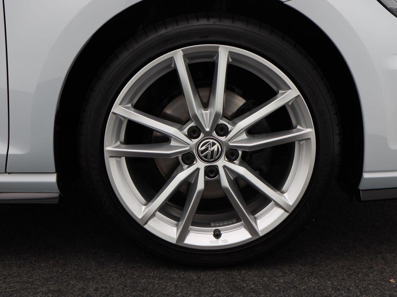 Volkswagen GOLF Variant 1.5 TSi 150 Pk Automaat R-Line | Adaptive Cruise | CarPlay | Navigatie | Bluetooth | Achteruitrijcamera | Trekhaak | 18 Inch | 73.268 Km!!