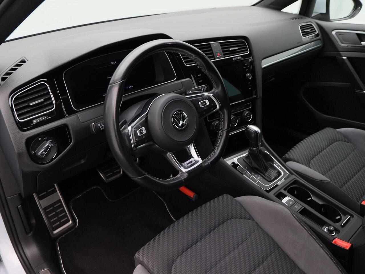 Volkswagen GOLF Variant 1.5 TSi 150 Pk Automaat R-Line | Adaptive Cruise | CarPlay | Navigatie | Bluetooth | Achteruitrijcamera | Trekhaak | 18 Inch | 73.268 Km!!