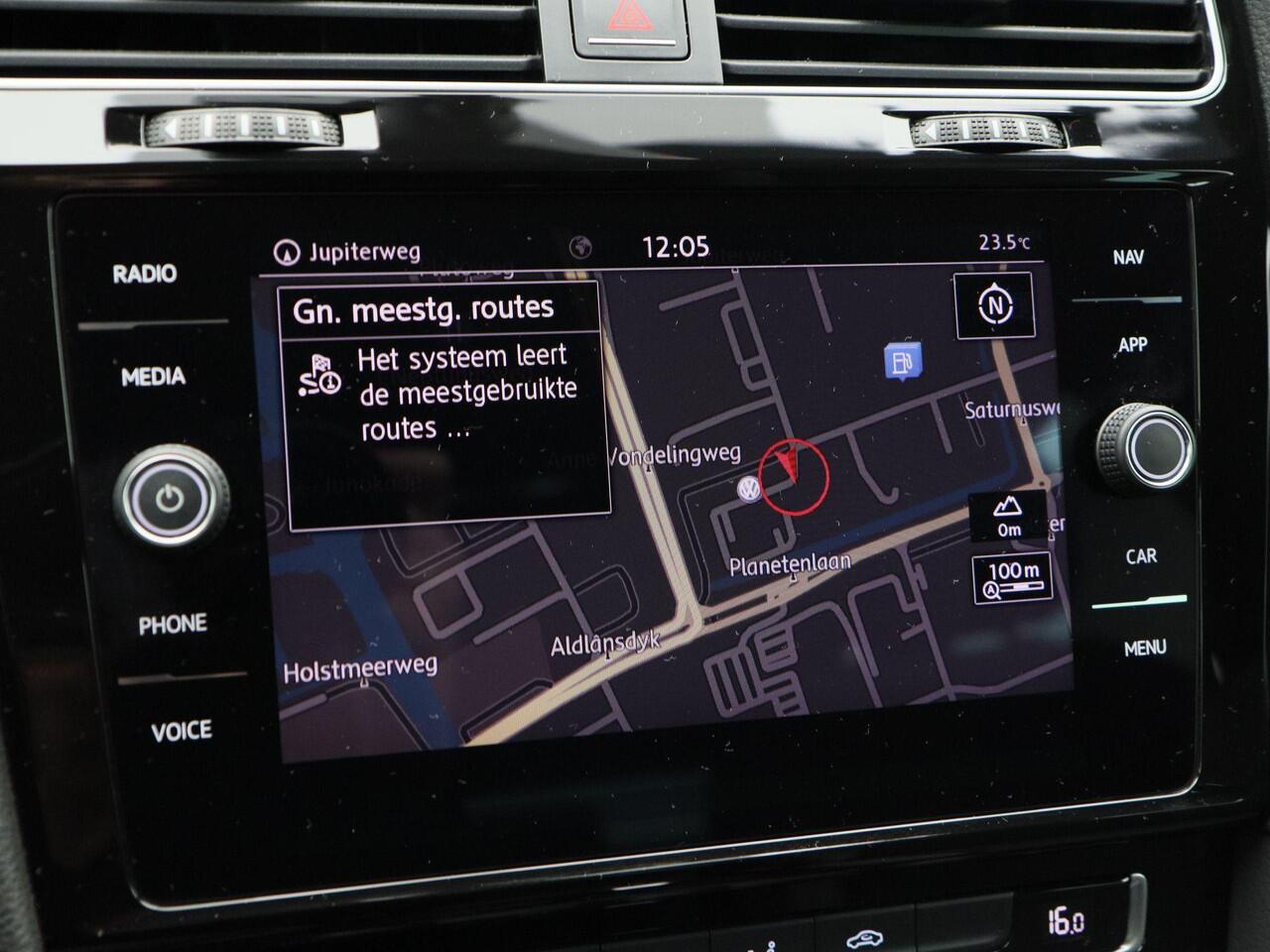 Volkswagen GOLF Variant 1.5 TSi 150 Pk Automaat R-Line | Adaptive Cruise | CarPlay | Navigatie | Bluetooth | Achteruitrijcamera | Trekhaak | 18 Inch | 73.268 Km!!