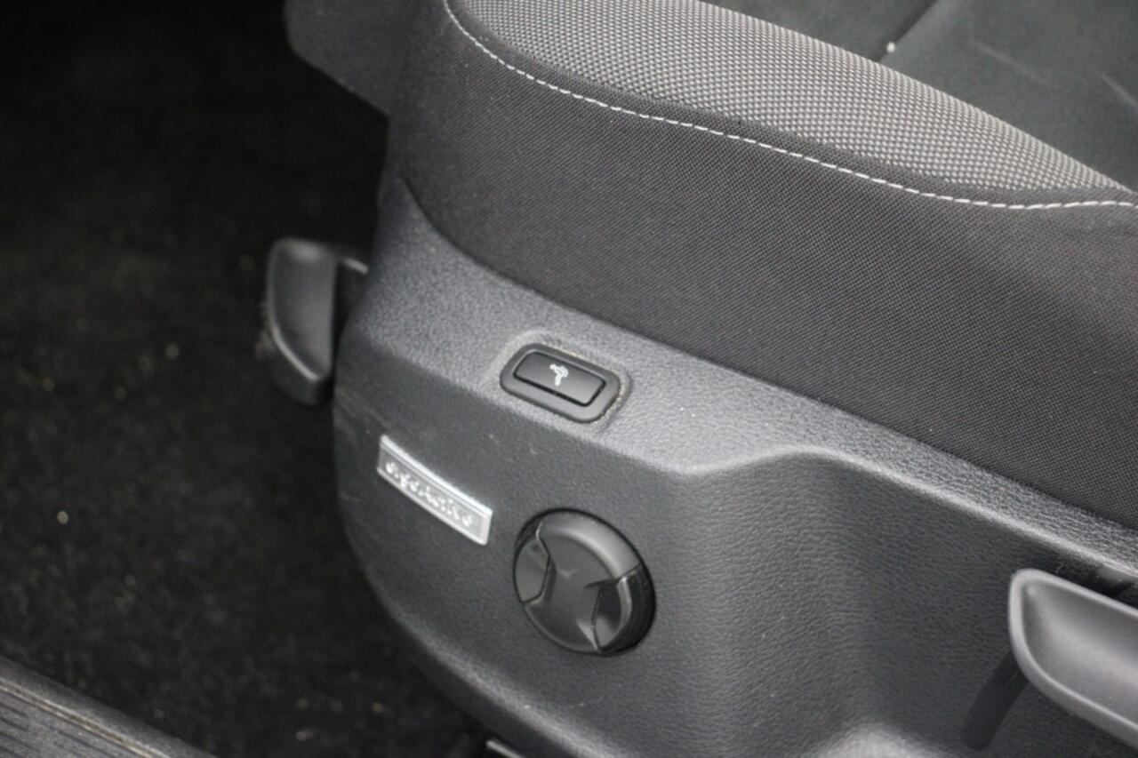 Volkswagen GOLF Variant 1.6 TDI Comfortline Business - Carplay, Massage, Stoelverw.