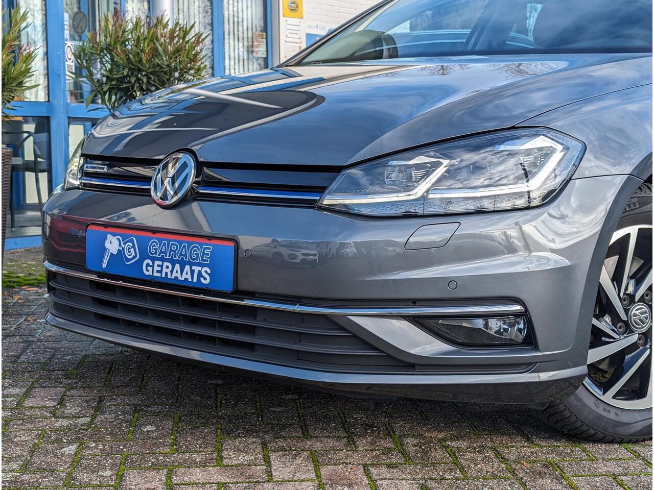 Volkswagen GOLF 1.5 TSI Highline | Automaat, Digitaal Display, Dodehoekherkenning, Lane assist, Camera, Navigatie, zeer luxe!