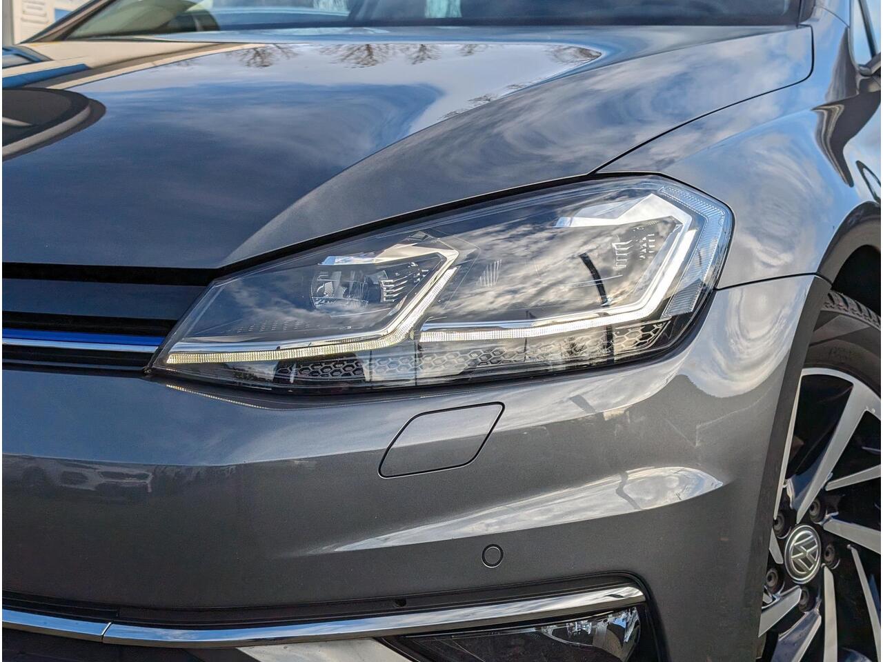 Volkswagen GOLF 1.5 TSI Highline | Automaat, Digitaal Display, Dodehoekherkenning, Lane assist, Camera, Navigatie, zeer luxe!