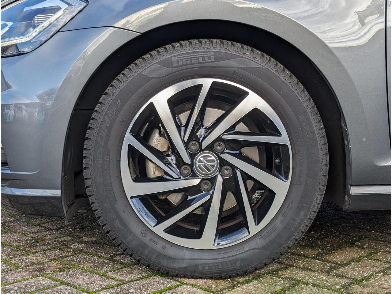 Volkswagen GOLF 1.5 TSI Highline | Automaat, Digitaal Display, Dodehoekherkenning, Lane assist, Camera, Navigatie, zeer luxe!