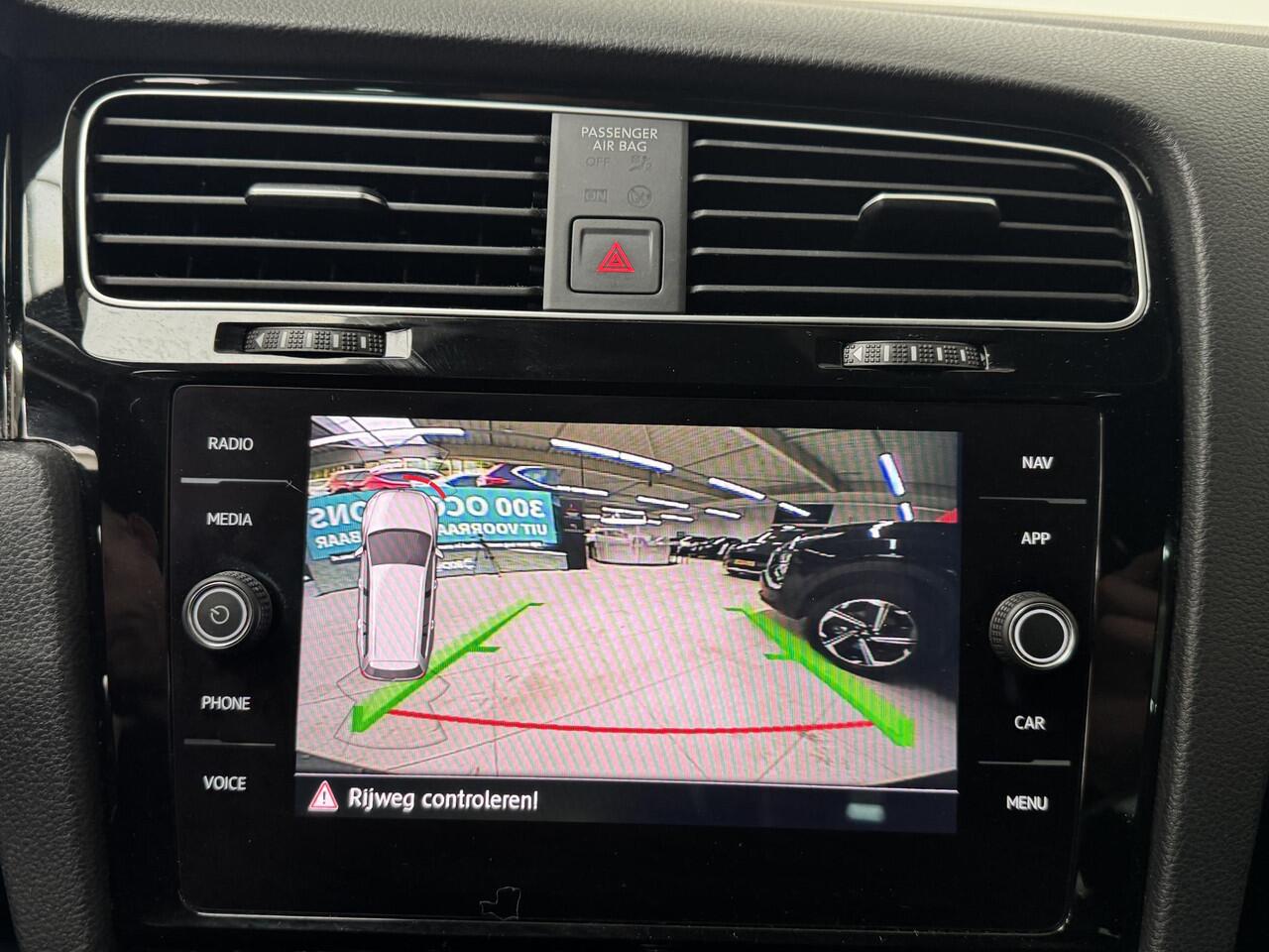 Volkswagen GOLF Variant 1.5 TSI Highline Business R | Navigatie | Camera | Cruise control adaptief |