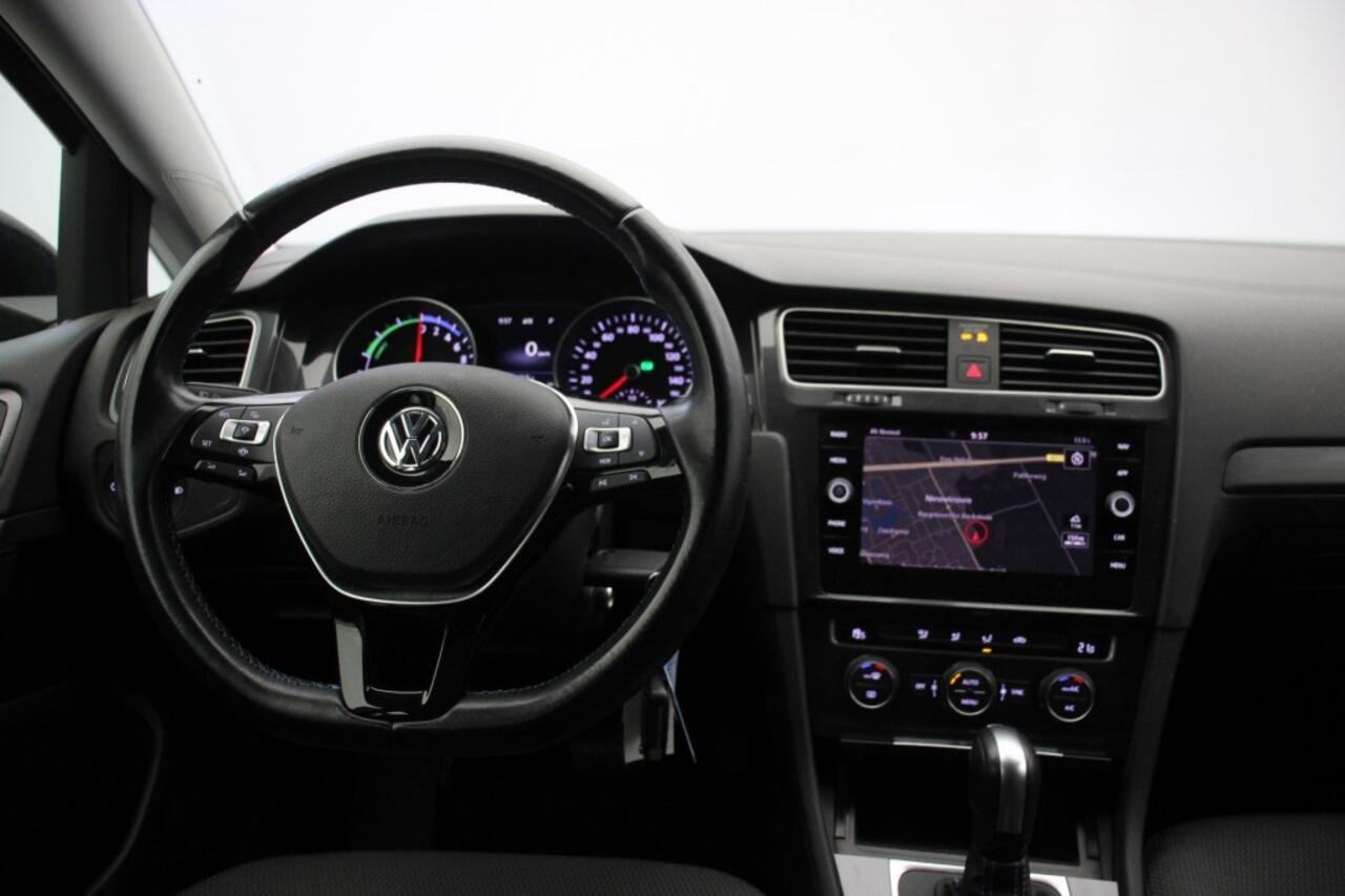 Volkswagen GOLF Electric - Navi, Camera, Cruise, Clima