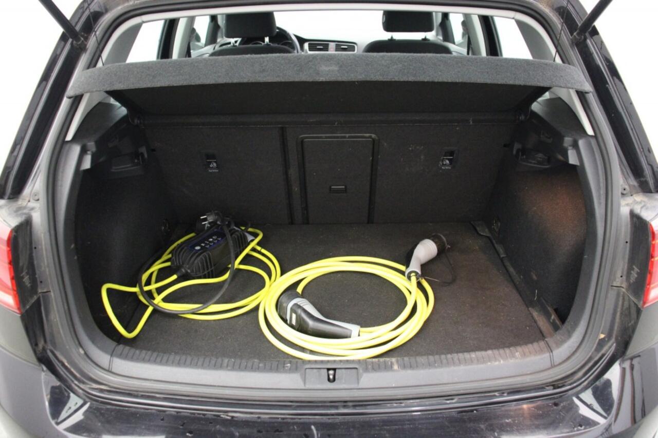 Volkswagen GOLF Electric - Navi, Camera, Cruise, Clima