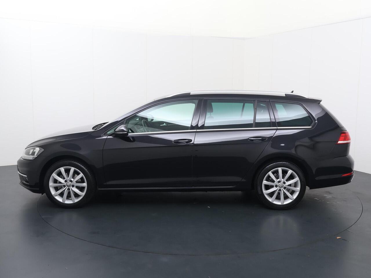 Volkswagen GOLF Variant 1.0 TSI Highline | 115 PK | Adaptive cruise control | LED verlichting | Verwarmde voorstoelen |
