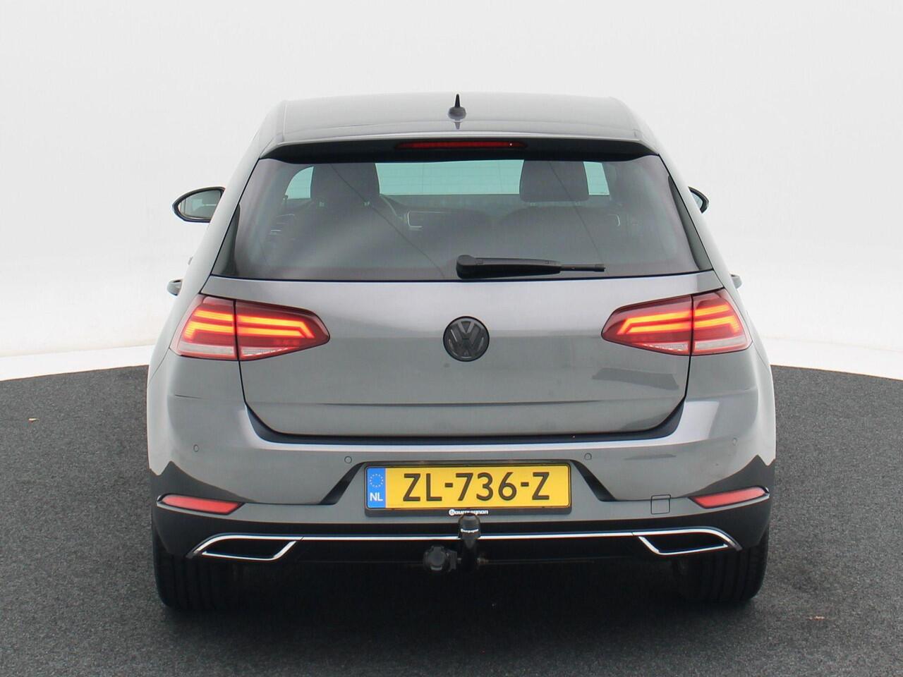 Volkswagen GOLF 1.6 TDi Highline 115 Pk Automaat | Adaptive Cruise | Digitaal Dashboard | CarPlay | Navigatiesysteem | Trekhaak | Parkeersensoren |16 Inch