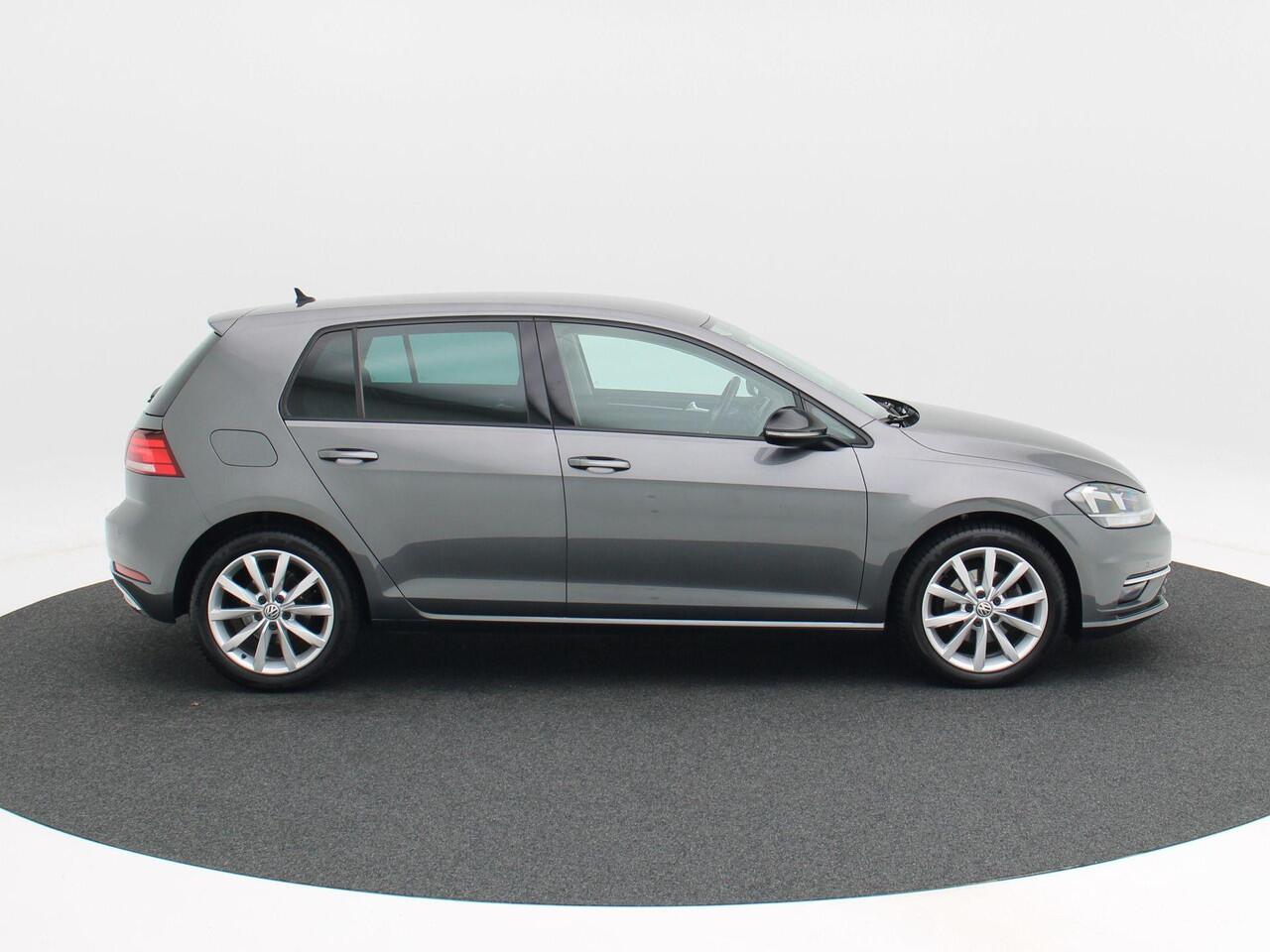 Volkswagen GOLF 1.6 TDi Highline 115 Pk Automaat | Adaptive Cruise | Digitaal Dashboard | CarPlay | Navigatiesysteem | Trekhaak | Parkeersensoren |16 Inch