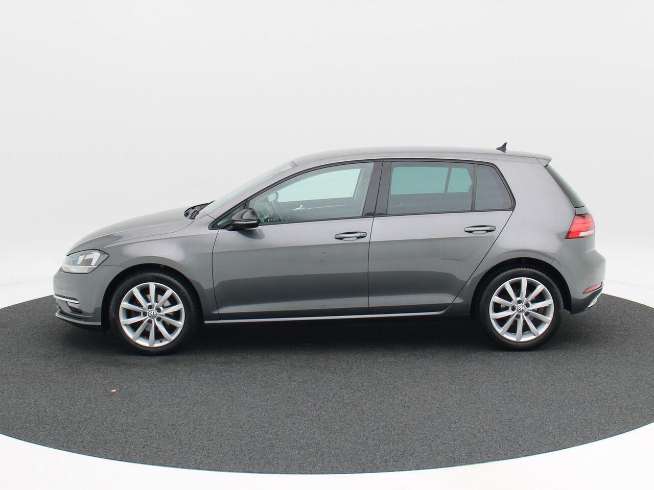 Volkswagen GOLF 1.6 TDi Highline 115 Pk Automaat | Adaptive Cruise | Digitaal Dashboard | CarPlay | Navigatiesysteem | Trekhaak | Parkeersensoren |16 Inch