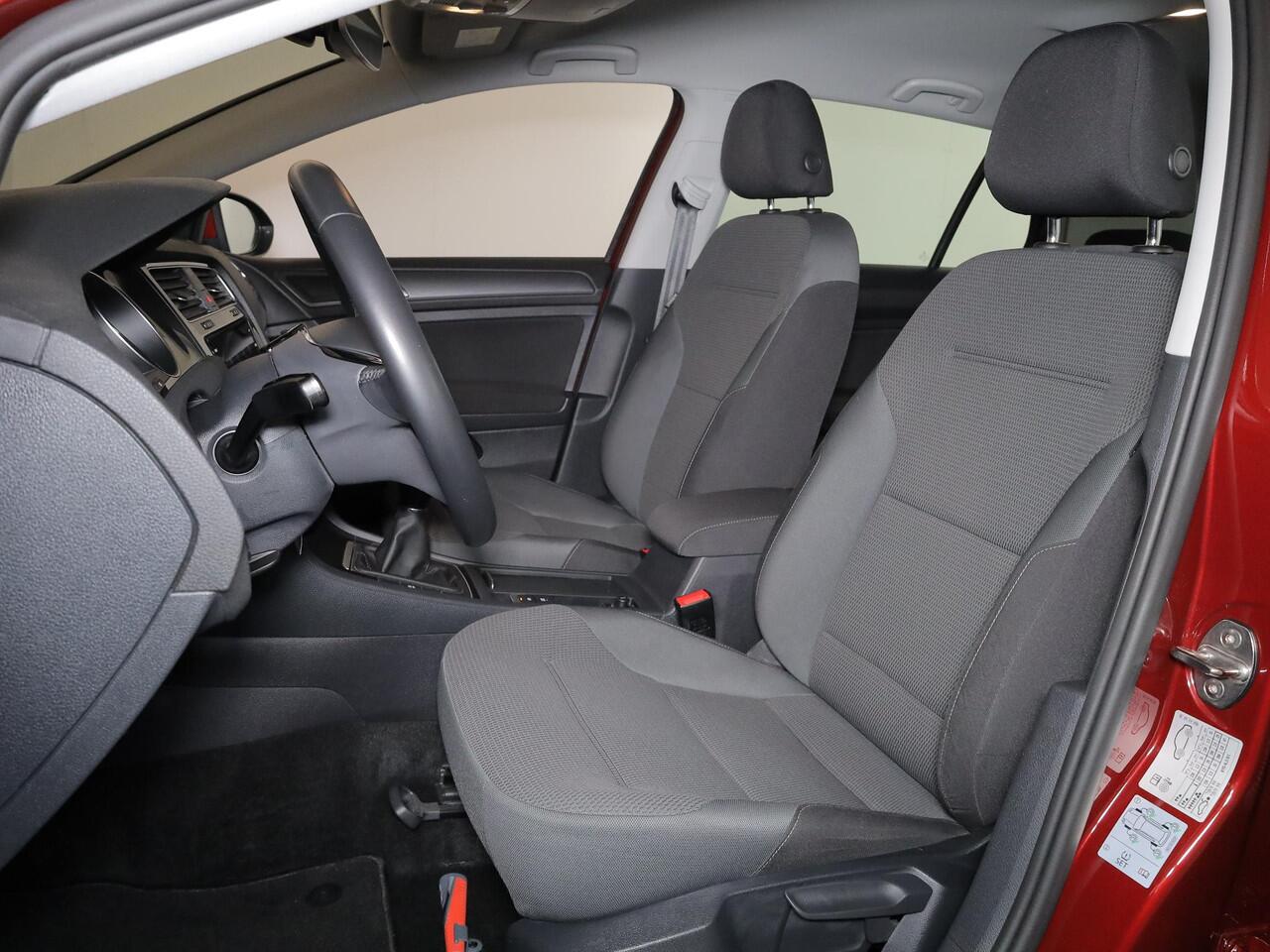 Volkswagen GOLF 1.0 TSI Comfortline 116 pk | Navigatie via App | Parkeersensoren | Adaptieve cruise control | Autom. airco | App connect |