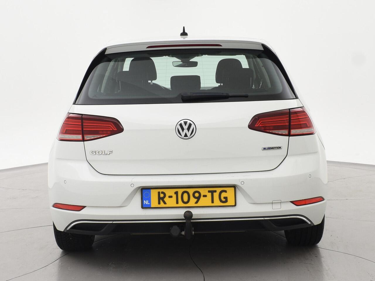 Volkswagen GOLF 1.5 TSI 130 PK IQ.DRIVE + LED | TREKHAAK | CAMERA | APPLE CARPLAY | DAB