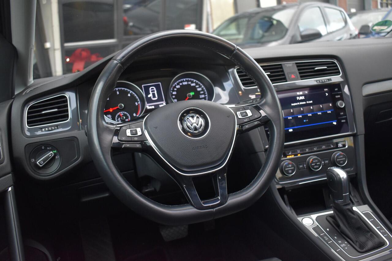 Volkswagen GOLF 1.6 TDI Highline Business R Pano ACC Lane Elekstoel