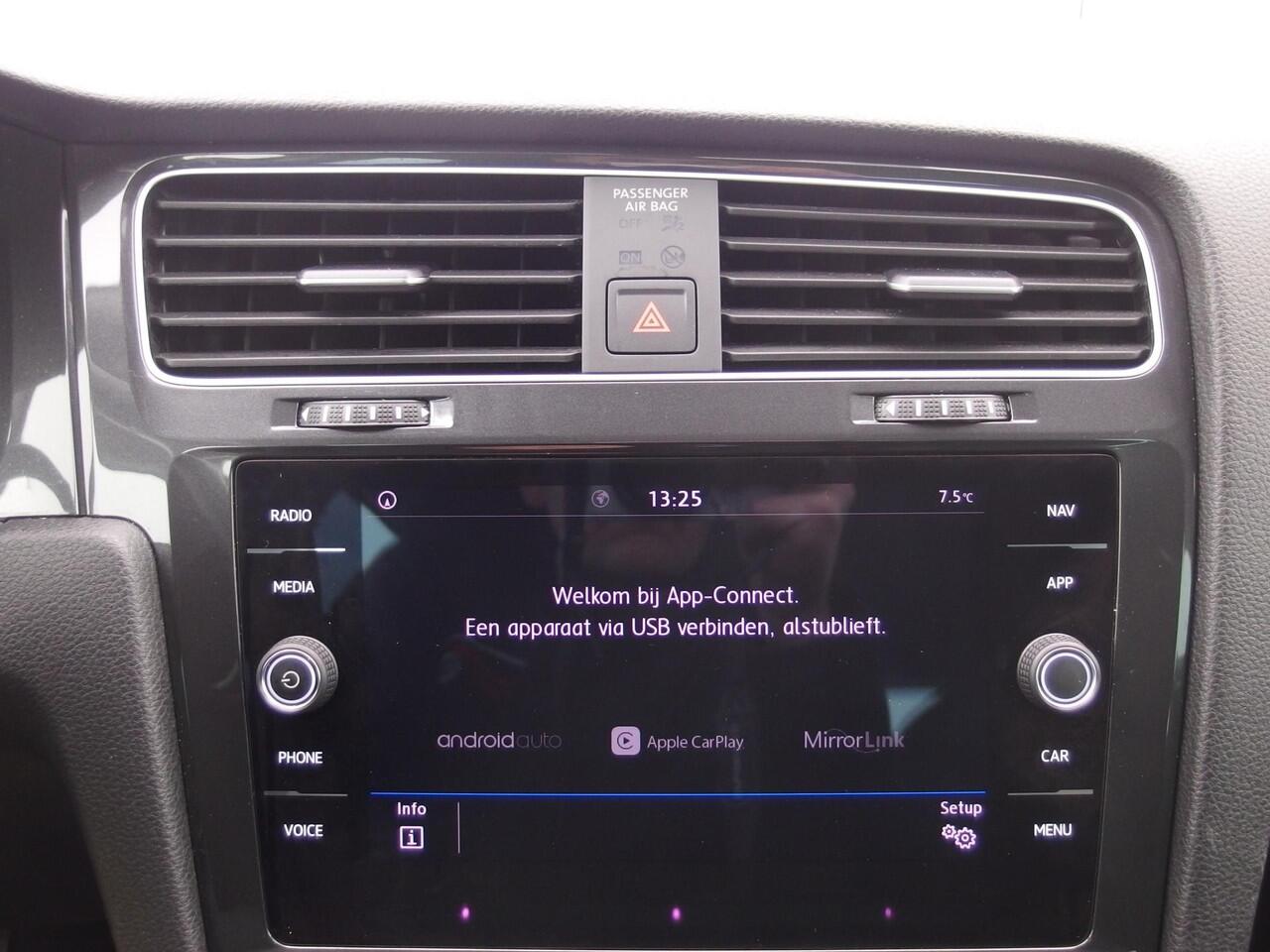 Volkswagen GOLF Variant 1.5 TSI Comfortline Business TREKHAAK / NAVI / CLIMA / PDC / CARPLAY / DAB+ / ACC / NL-AUTO