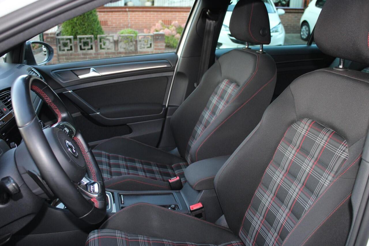 Volkswagen GOLF 2.0 TSI GTI Performance Pano, Navi, Camera, Garantie!