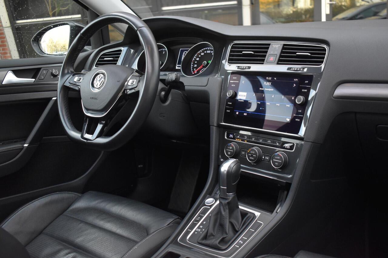 Volkswagen GOLF 1.6 TDI Highline Business R Pano ACC Lane Elekstoel