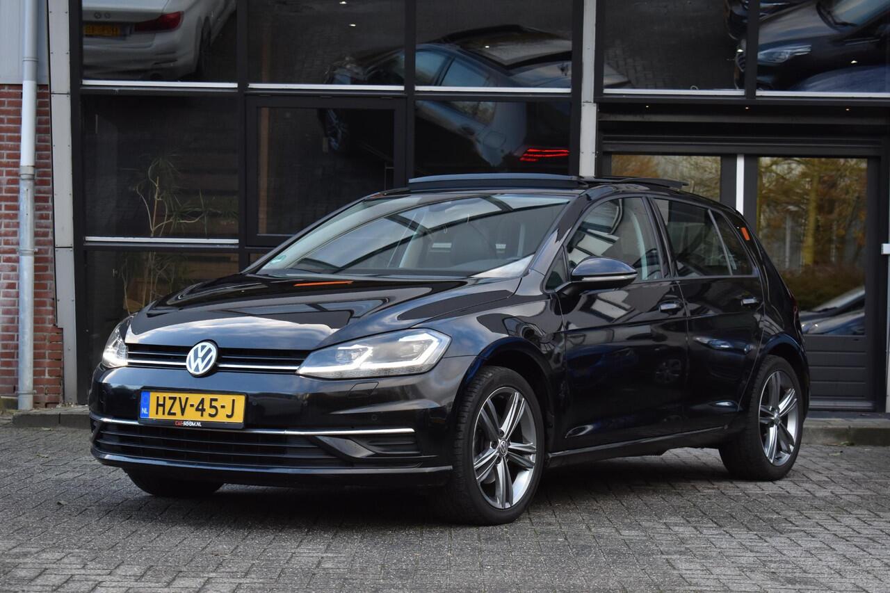 Volkswagen GOLF 1.6 TDI Highline Business R Pano ACC Lane Elekstoel